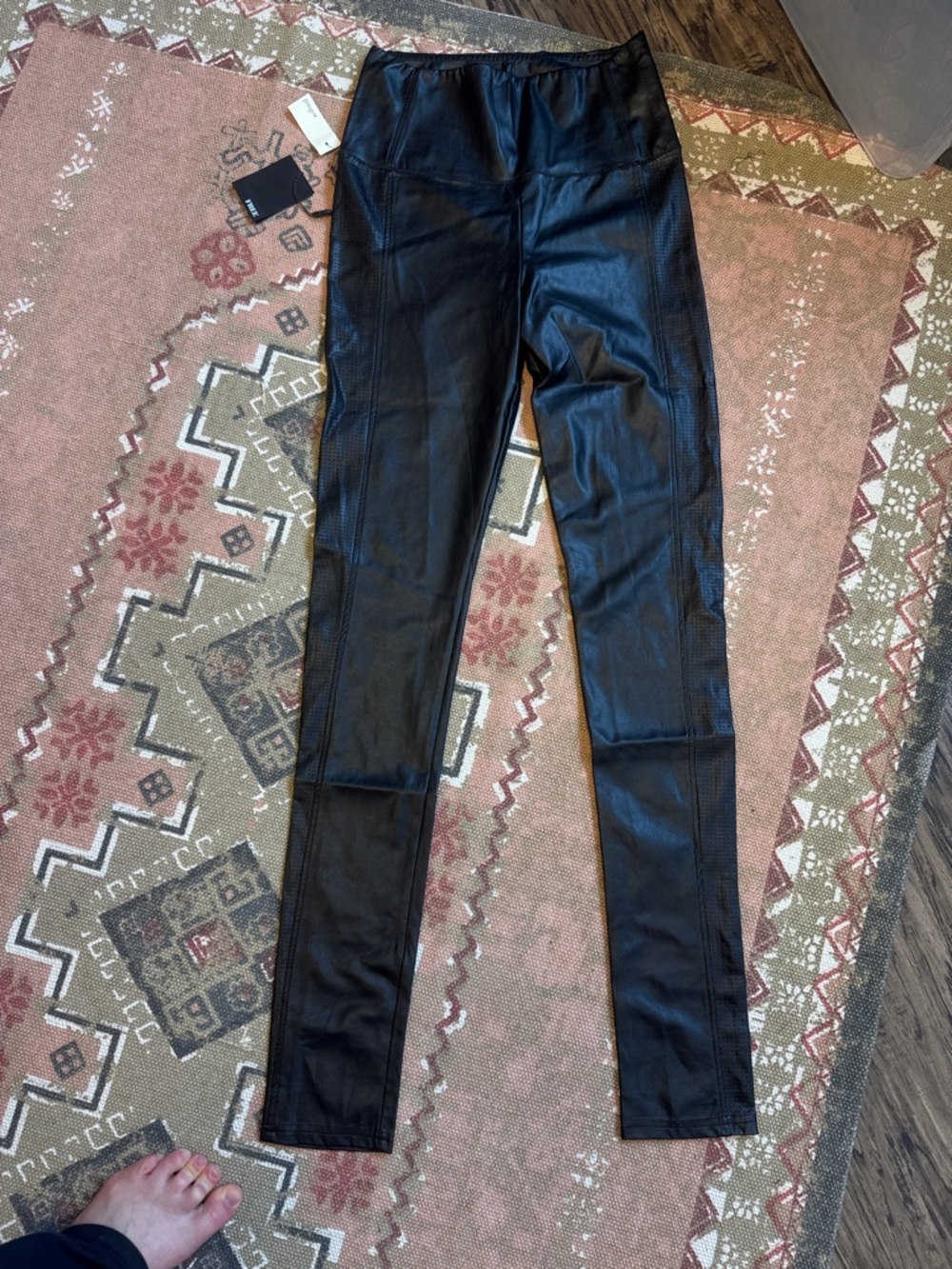 NWT Aritzia Wilfred Daria Faux Leather Leggings - Black